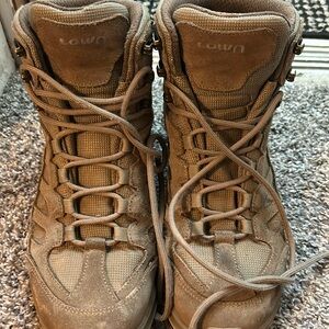 Lowa hiking boots size 7 men’s